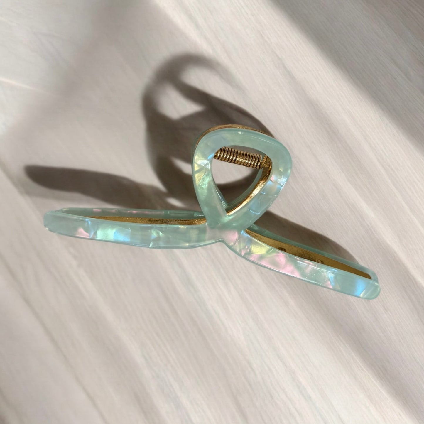 Large Mermaid Green Metal Claw Clip: Elegant & Vibrant Hair Accessory