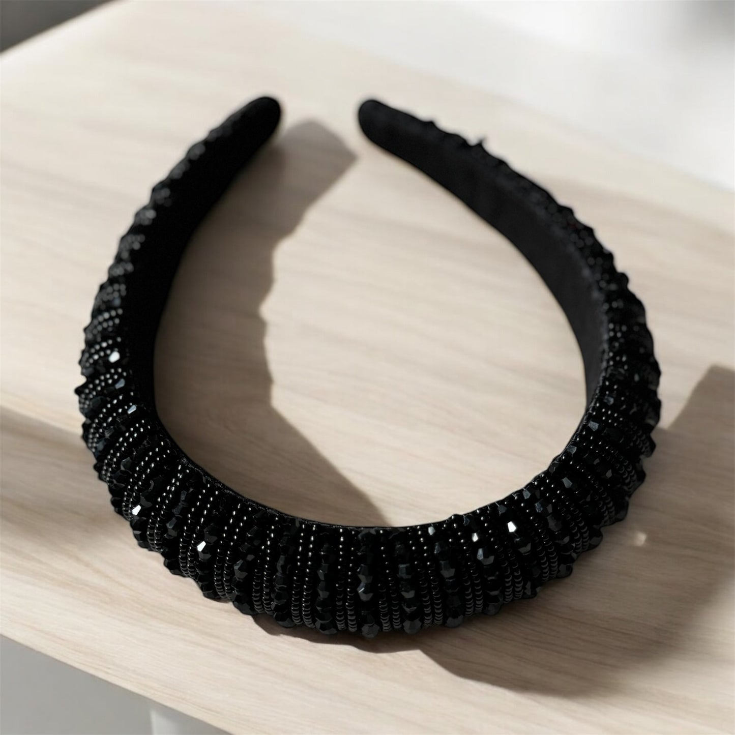 Pearl Radiance: Black Pearl Headband for Special Occasions