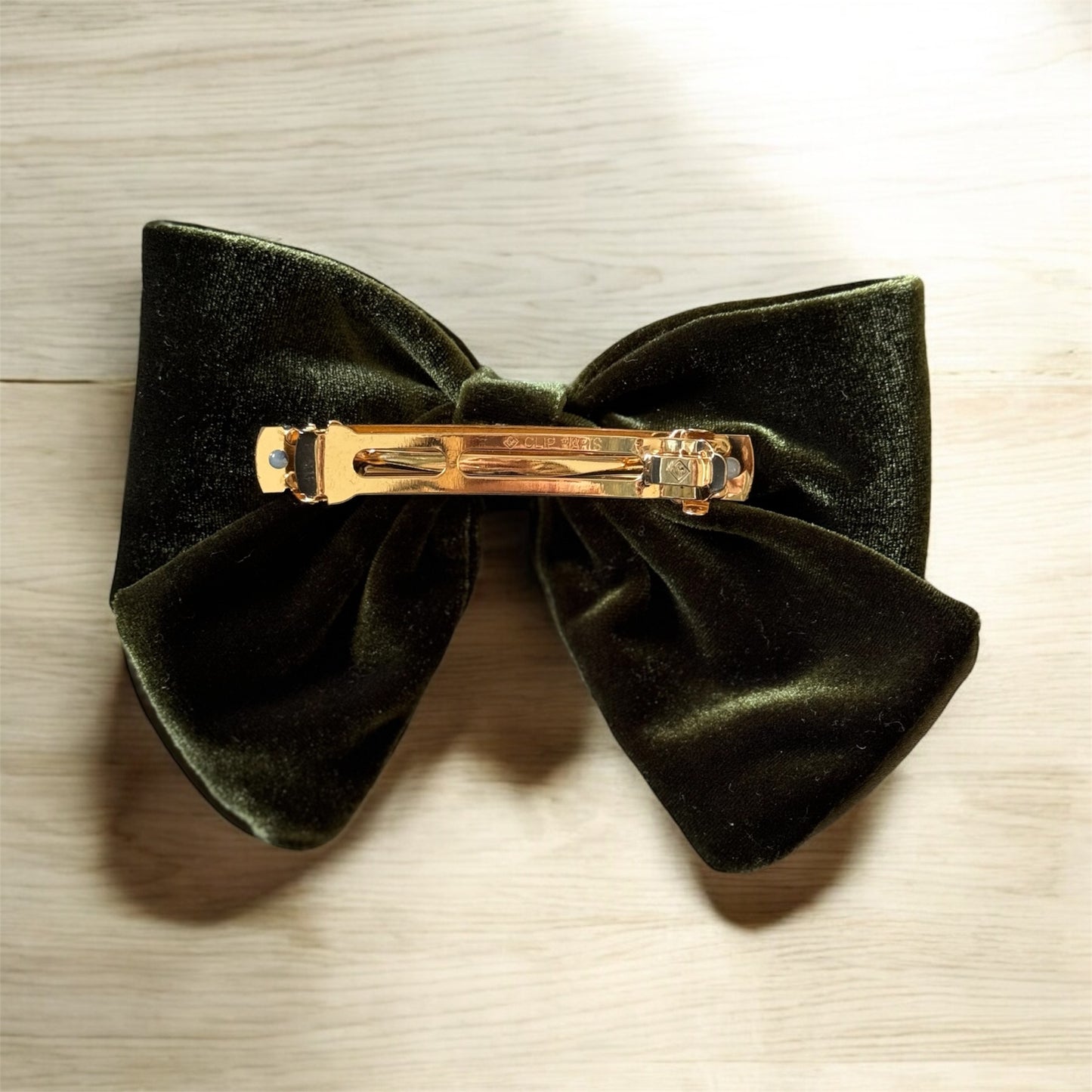 Green Velvet Barrette Hair Clip: Elegant & Luxurious Hair Accessory