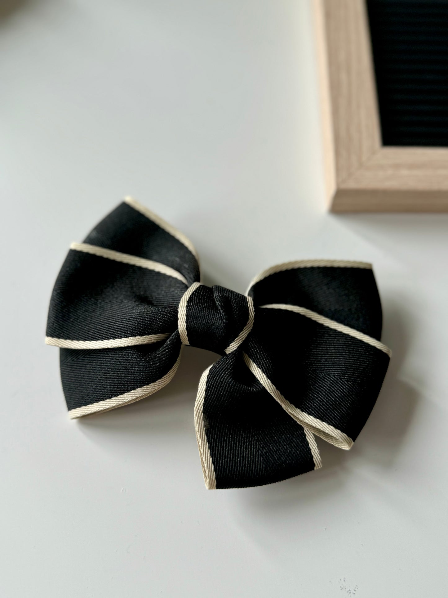 Chic Noir: Bowknot French Barrette Sweet Hair Clip in Black