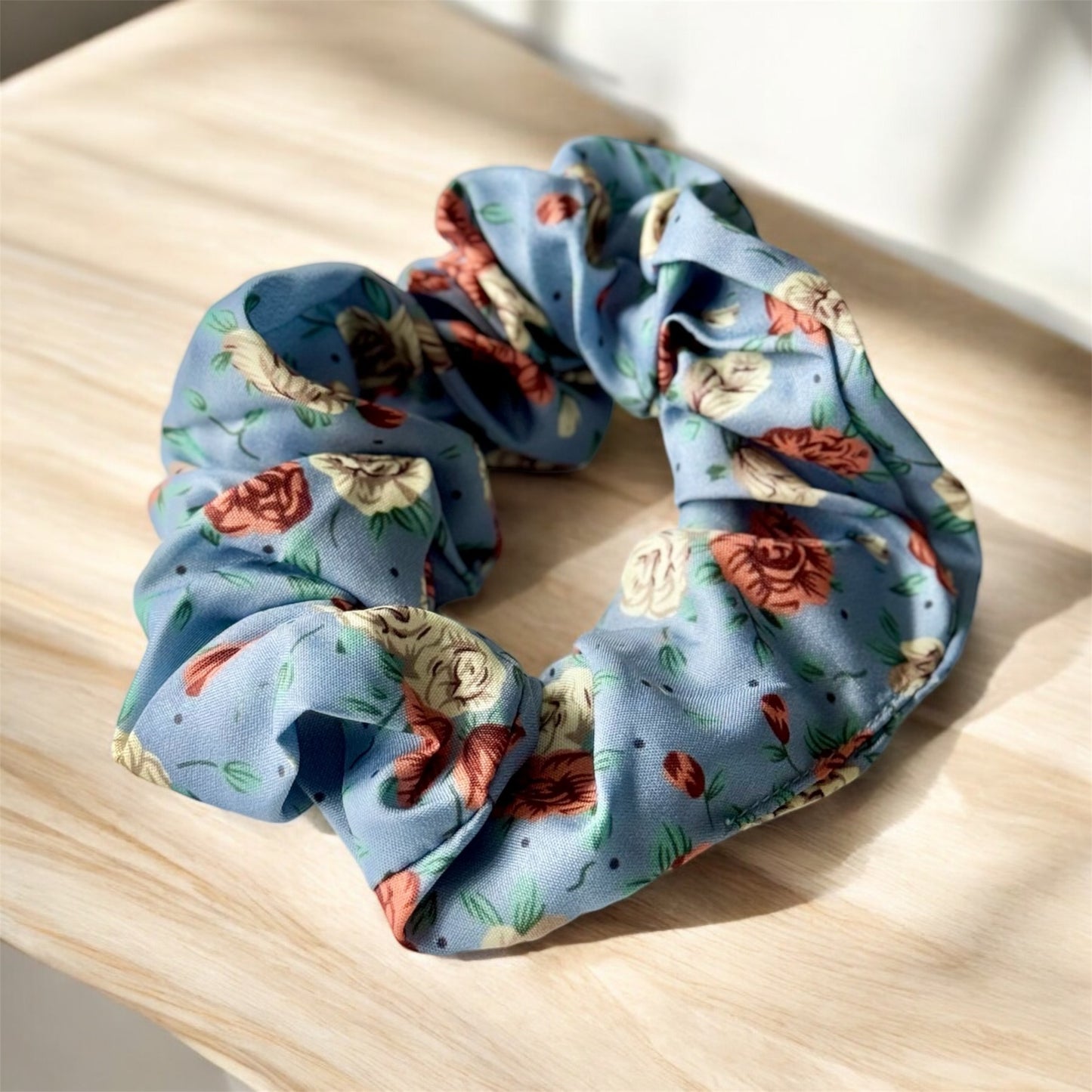 Scarlet Bloom: pack of 3 Scrunchies with Red Flowers details