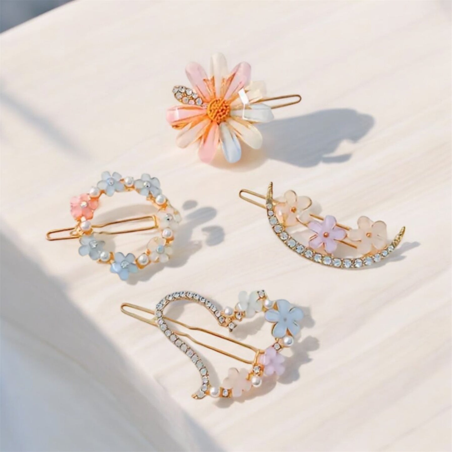 Blooms on the Go: Set of 4 Small Hair Clips with Delicate Flower Details